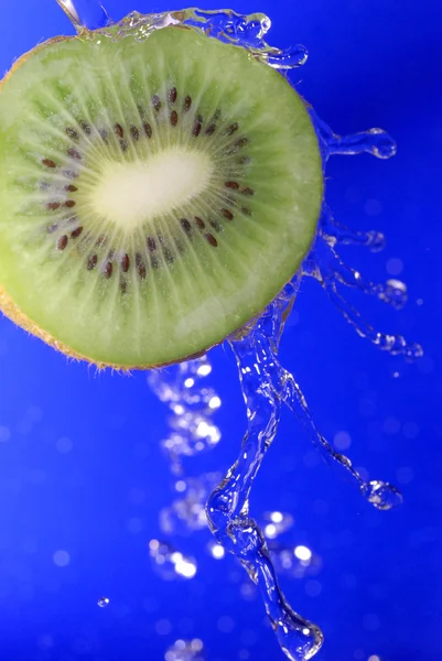 Agua en kiwi —  Fotos de Stock