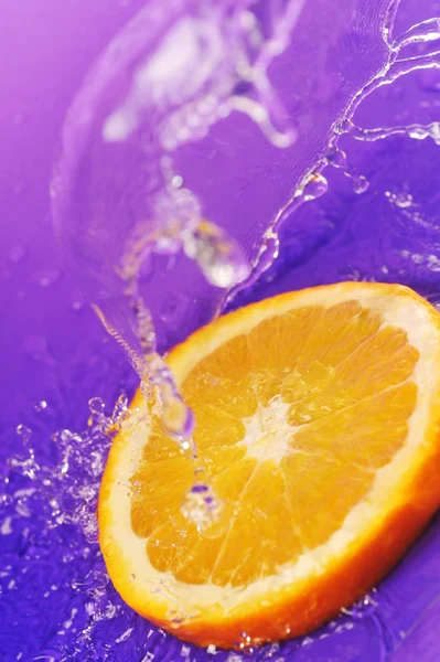 Juicy orange ve sıçraması — Stok fotoğraf