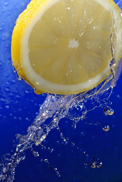 Água em limão — Fotografia de Stock