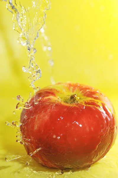 stock image Apple and water splashes