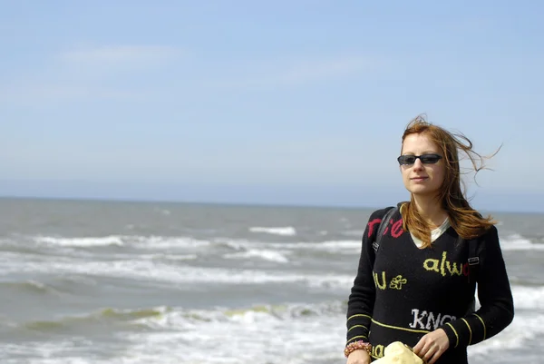 Sunglases 해변에서 함께 좋은 여자 — 스톡 사진