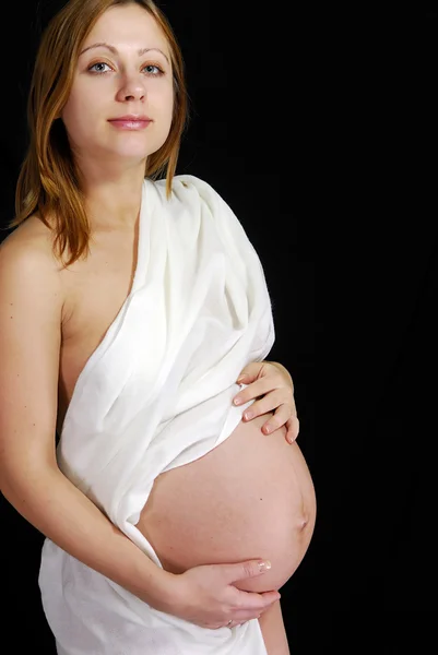 妊娠中の女性は黒に分離 — ストック写真