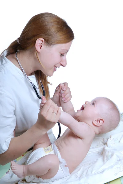 Doktor kadın ve bebek — Stok fotoğraf