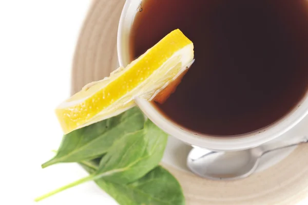 Pełna szklanka herbaty z cytryną — Zdjęcie stockowe