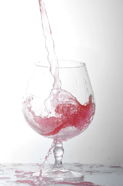 Vloeistof in wijnglas — Stockfoto