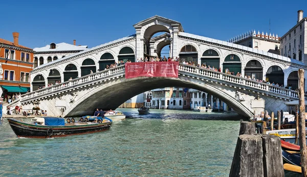Rialtobron i Venedig, Italien — Stockfoto
