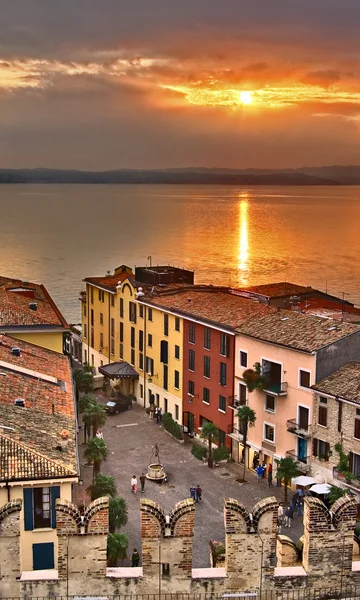Coucher de soleil à Sirmione, Italie — Photo