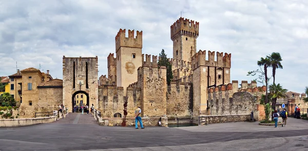 Замок Сирмионе, Италия — стоковое фото