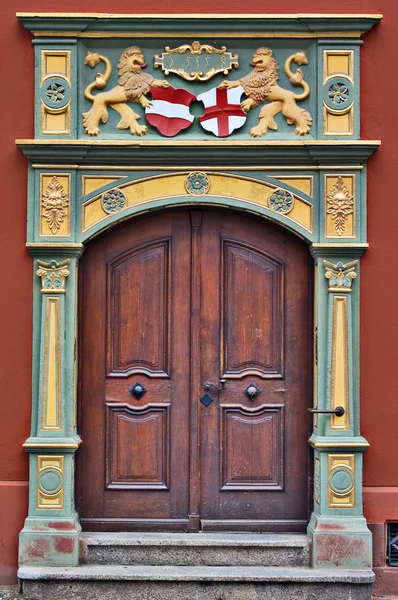ประตูสไตล์โกธิค — ภาพถ่ายสต็อก