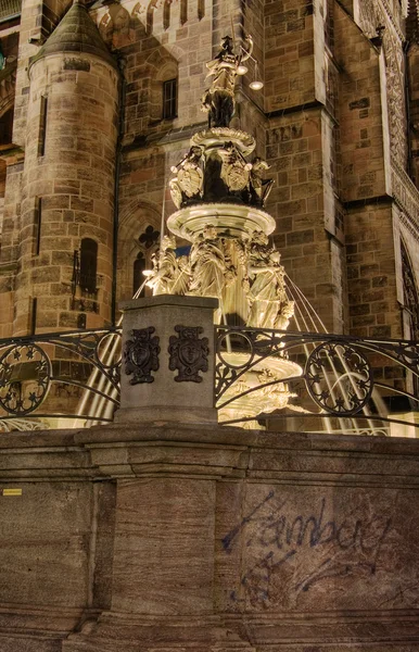 Dygder fontän, Nürnberg — Stockfoto
