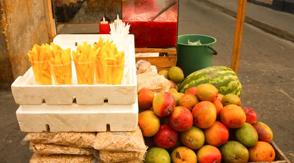 Продажа фруктов . — стоковое фото