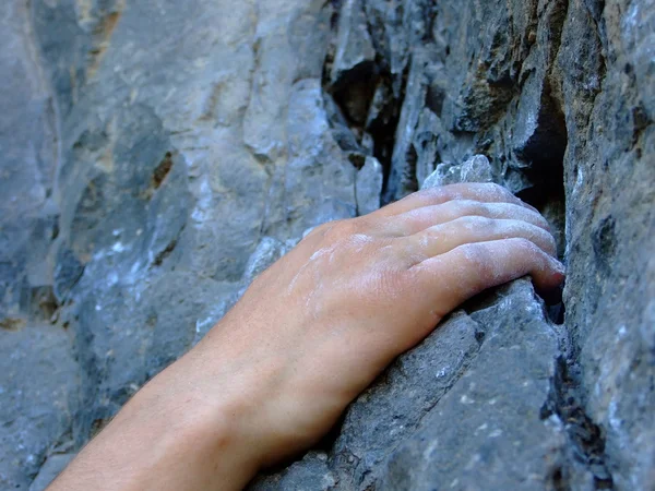 Mão masculina escalada — Fotografia de Stock