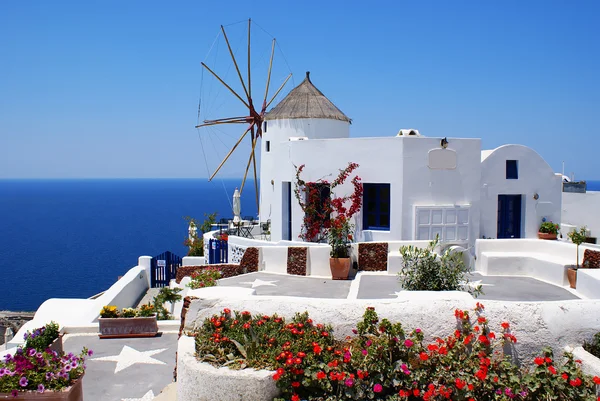 Windmühle auf der Insel Santorin, Griechenland Stockbild