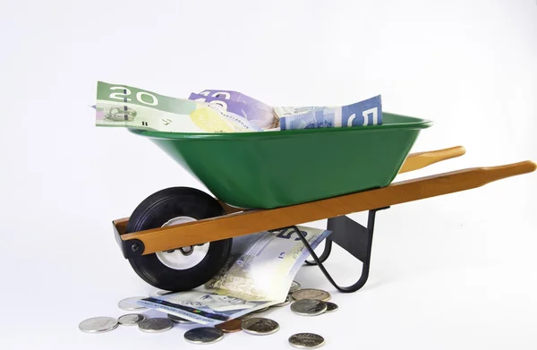 Yeşil tekerlek varil dolusu dolar faturaları — Stok fotoğraf