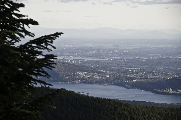 松鸡山从温哥华的视图 — 图库照片