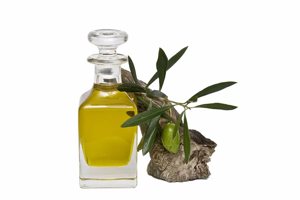 Flaske med olivenolje og oliven . – stockfoto