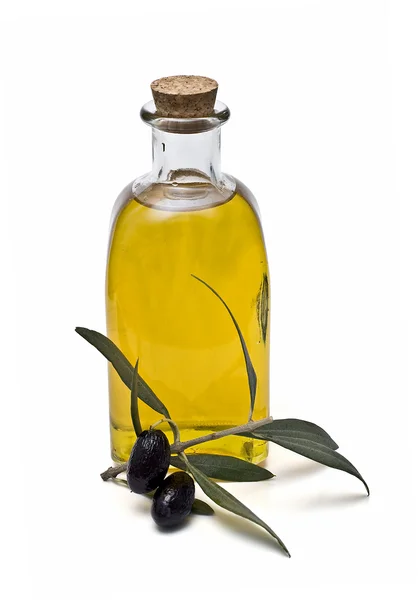Botella de aceite de oliva y aceitunas . — Foto de Stock