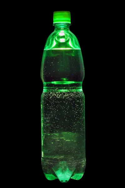 Grüne Flasche mit Sahne-Soda — Stockfoto