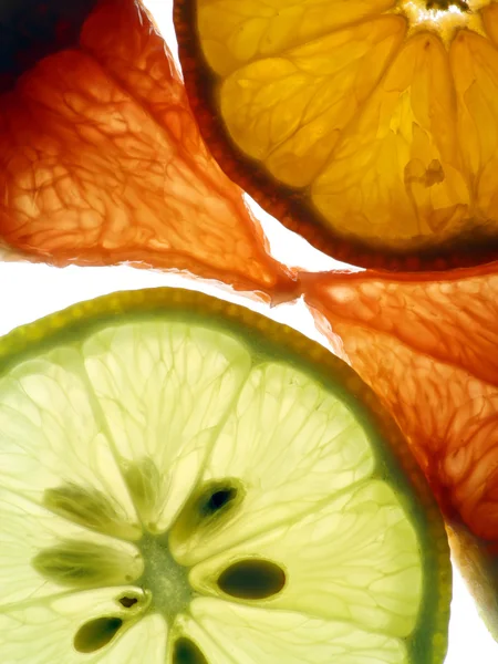 柑橘類の透明スライス — ストック写真