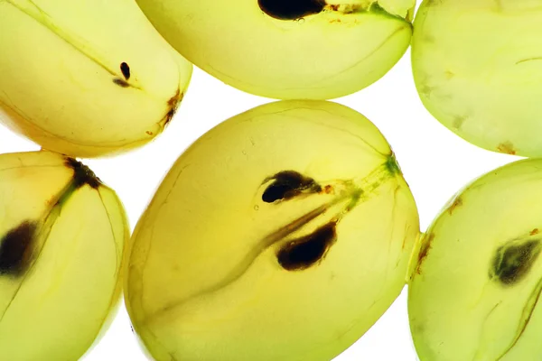 Transparante segmenten van rijpe druiven — Stockfoto