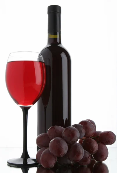 Klassieke rode wijn op wit — Stockfoto