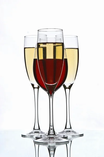 Şarap ve şampanya bardakları — Stok fotoğraf