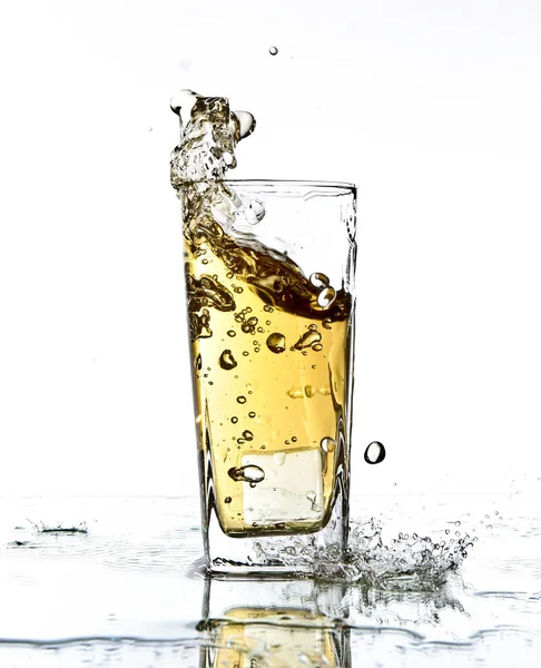 Сплеск содової яблучного соку — стокове фото