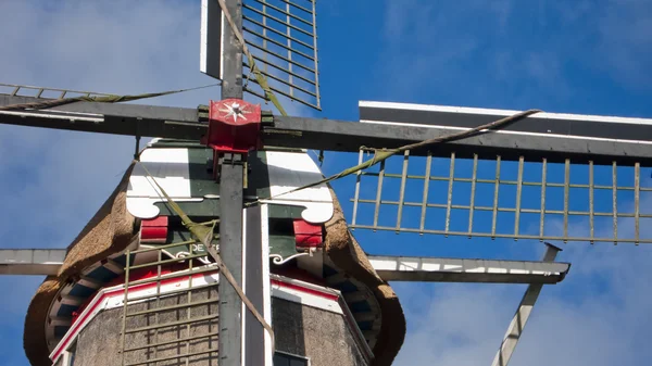 Moinho de vento tradicional na Holanda , — Fotografia de Stock