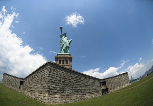 A estátua da liberdade em Nova York, EUA — Fotografia de Stock