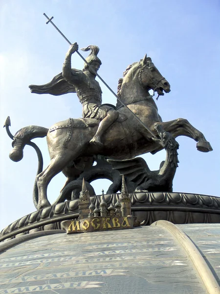 Пам'ятник Сент-Джордж і дракон. — стокове фото