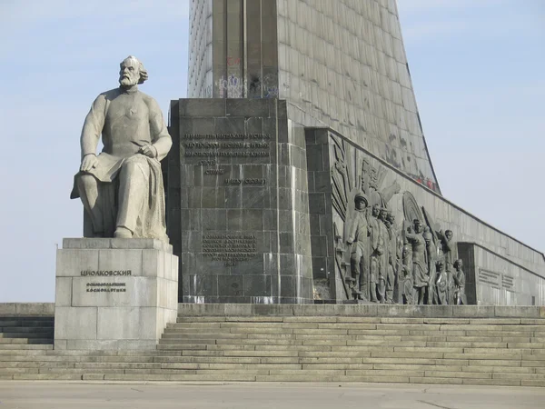 Monumento a sergei pavlovich korolev - monumento ke tsiolkovsky y stella, "los conquistadores del espacio" — Zdjęcie stockowe
