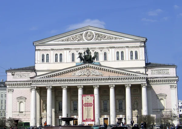 Widok dzień Teatru Bolszoj w Moskwie, Rosja — Zdjęcie stockowe