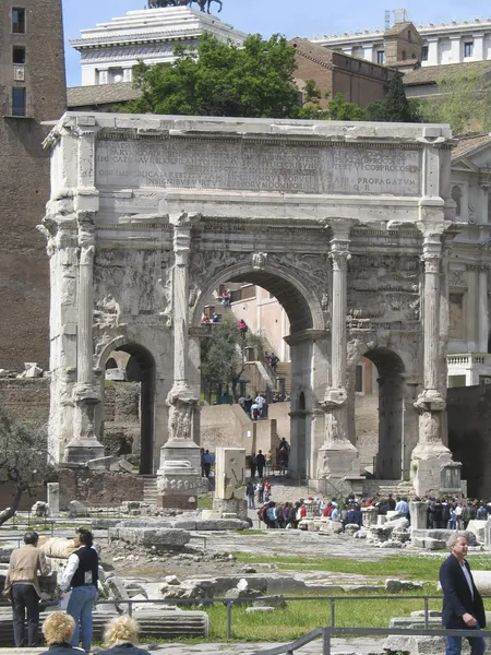 Roma: Antik Roma Forumu kalıntıları — Stok fotoğraf
