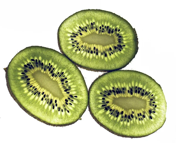Fruto kiwi aislado sobre un fondo blanco — Foto de Stock