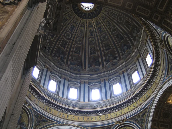 Рим: St. Peters Dome — стоковое фото