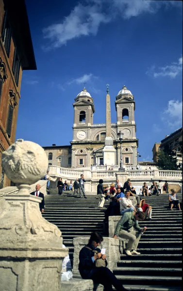 Die berühmte spanische treppe in rom, italien — Stockfoto