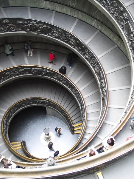 Rome, spiraal trap in het Vaticaanse museum Telifsiz Stok Imajlar