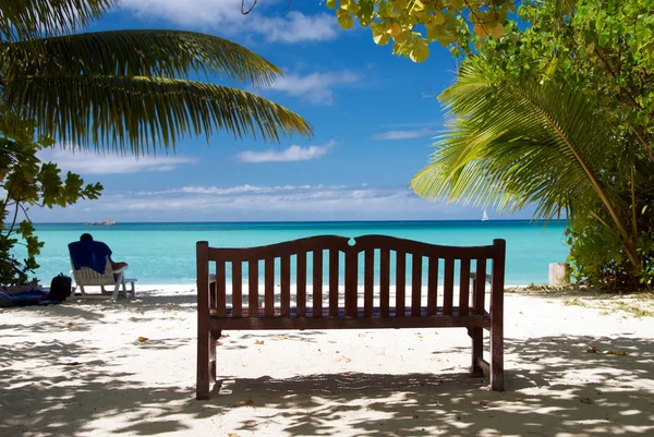 Bench and the having a rest person — Stock Photo, Image