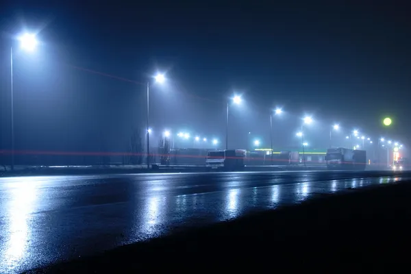 Światła i lekkie ślady na drodze — Zdjęcie stockowe
