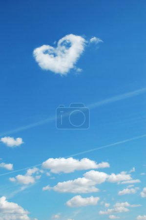 Forme de coeur dans le ciel 