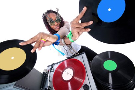 Cool afro américain DJ en action 
