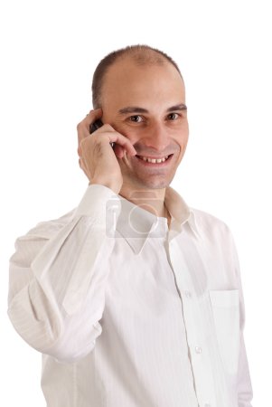 Beau homme sur téléphone portable 
