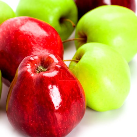 pommes vertes et rouges