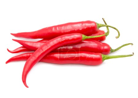 Cinq poivrons sur blanc 