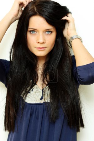 Portrait rapproché d'une femme séduisante 