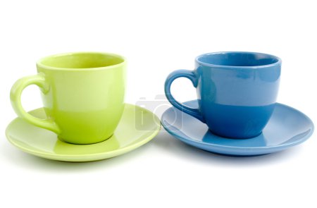 Tasses avec soucoupes 