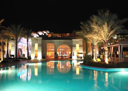 Illumination nocturne dans un hôtel de luxe 
