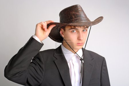 adolescent dans stetson chapeau 