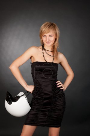 la blonde magnifique, souriante
