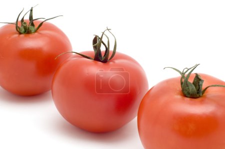 Trois tomates en gros plan 